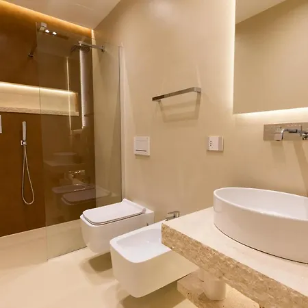 Double A Luxury אולביה