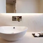 Double A Luxury Гостьовий будинок