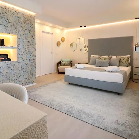 Double A Luxury Πανσιόν 4*