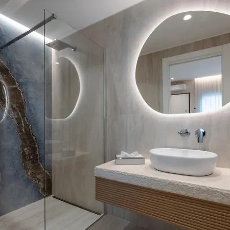 Πανσιόν Double A Luxury 4*