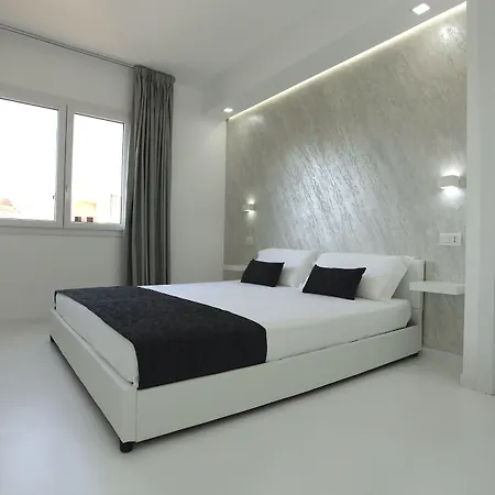 Πανσιόν Double A Luxury 4*