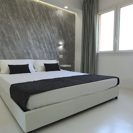 Double A Luxury Πανσιόν